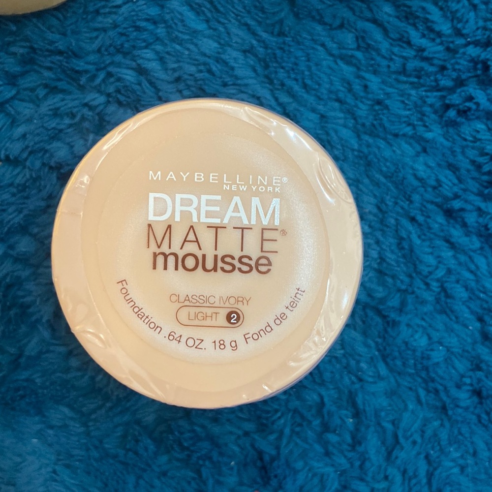 Maybelline Dream Matte Mousse Classic Ivory Light 2